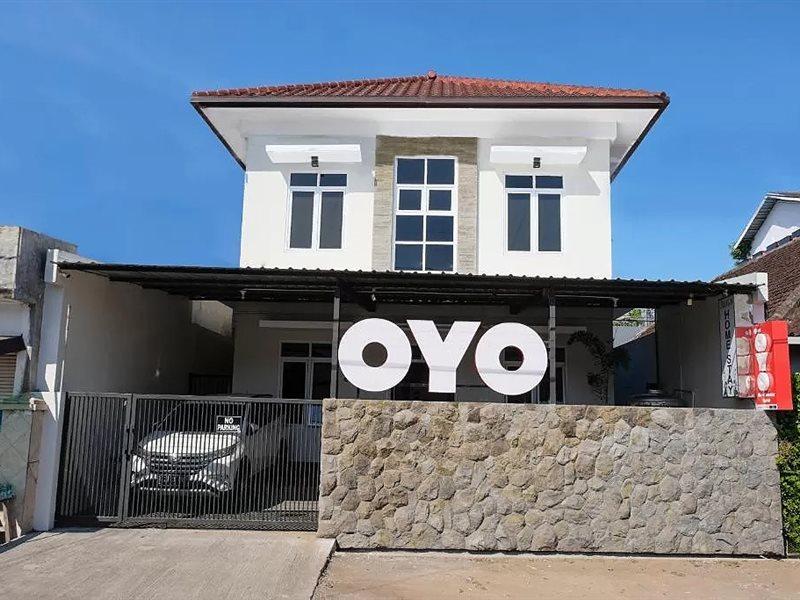 Super Oyo 995 Alice'S Homestay Syariah Jember Exterior photo