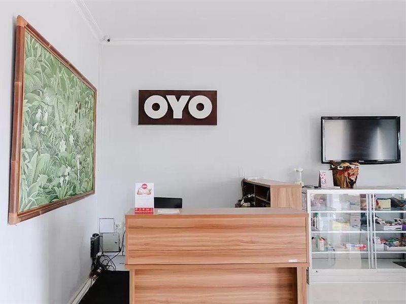 Super Oyo 995 Alice'S Homestay Syariah Jember Exterior photo