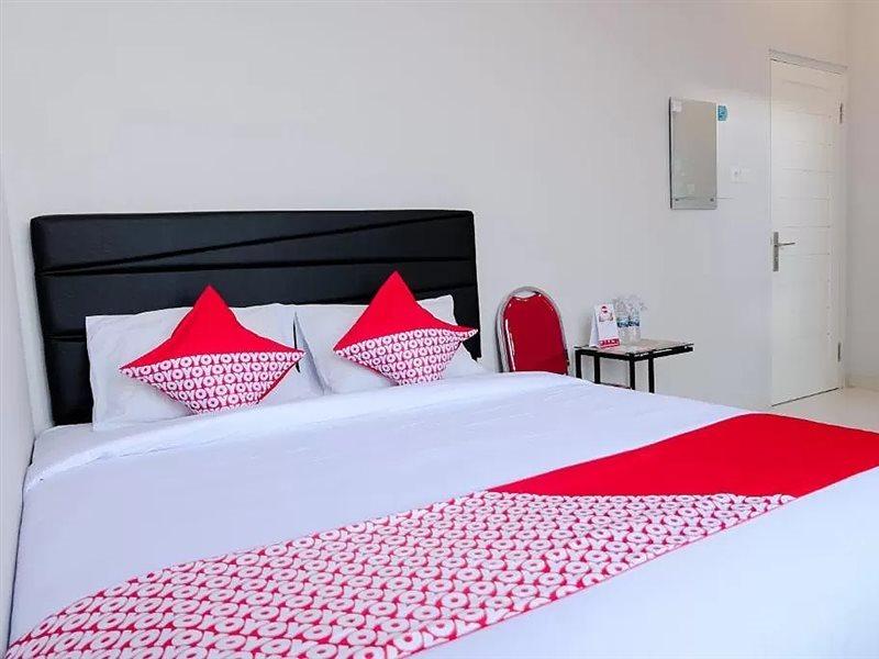Super Oyo 995 Alice'S Homestay Syariah Jember Exterior photo