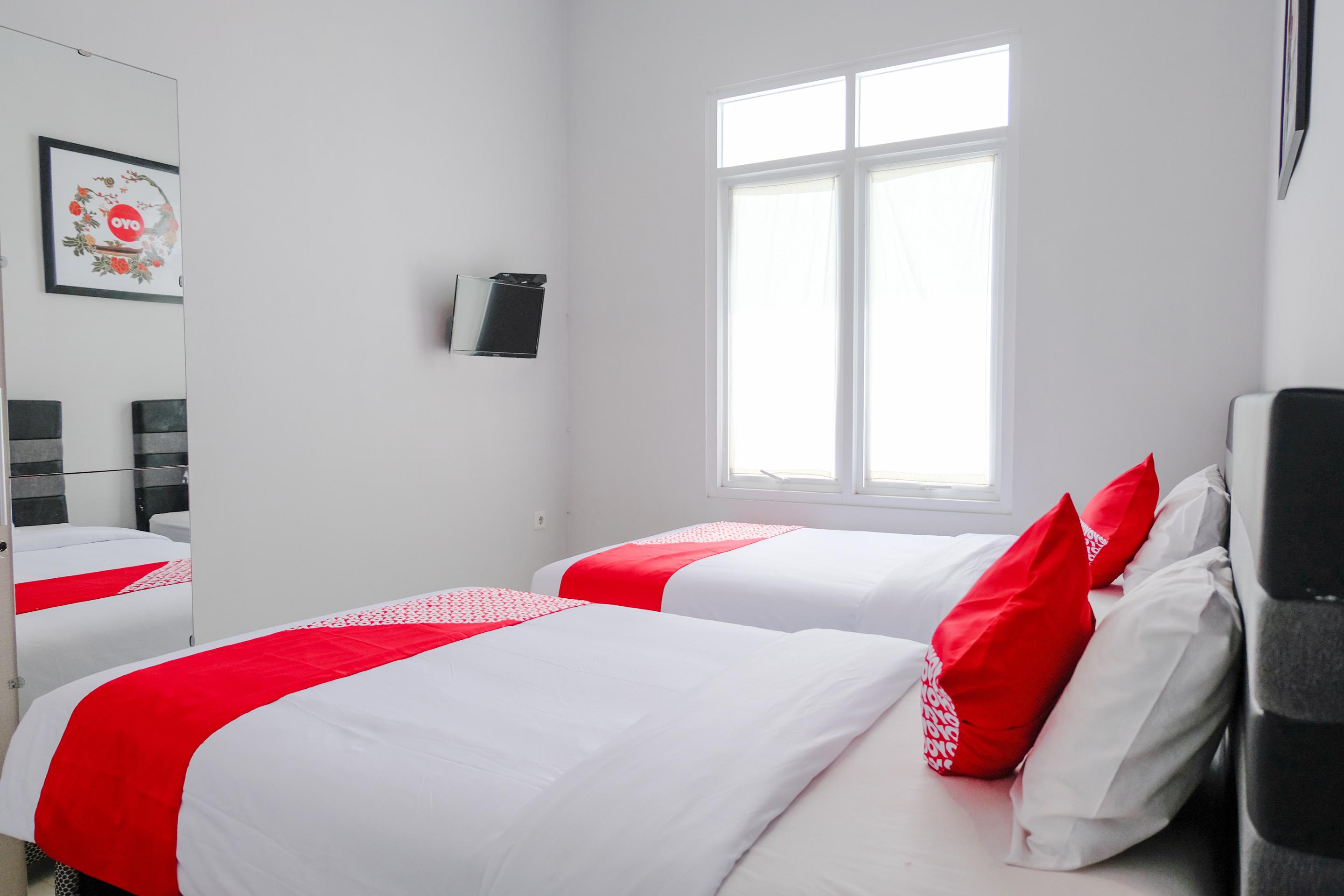 Super Oyo 995 Alice'S Homestay Syariah Jember Exterior photo