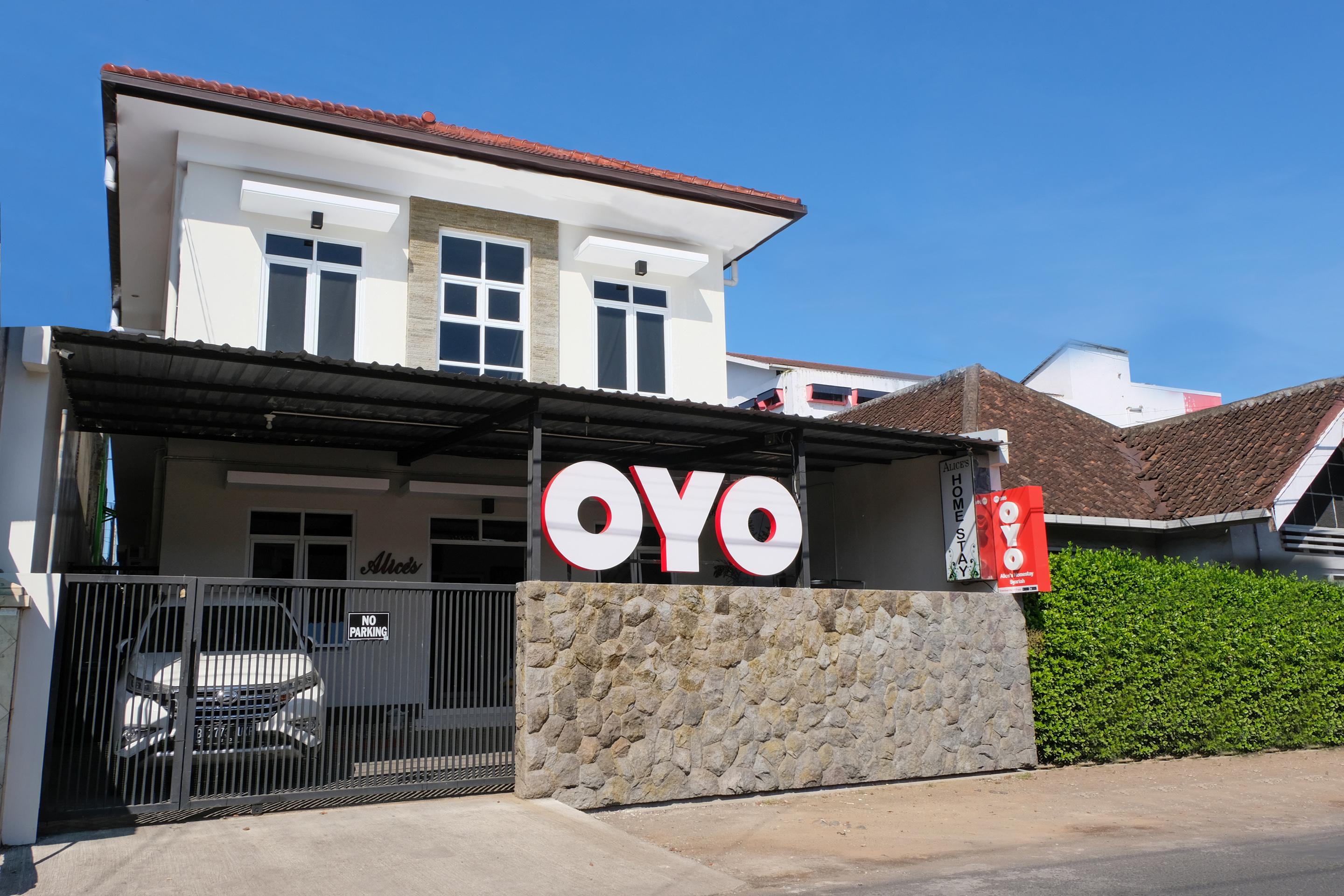 Super Oyo 995 Alice'S Homestay Syariah Jember Exterior photo