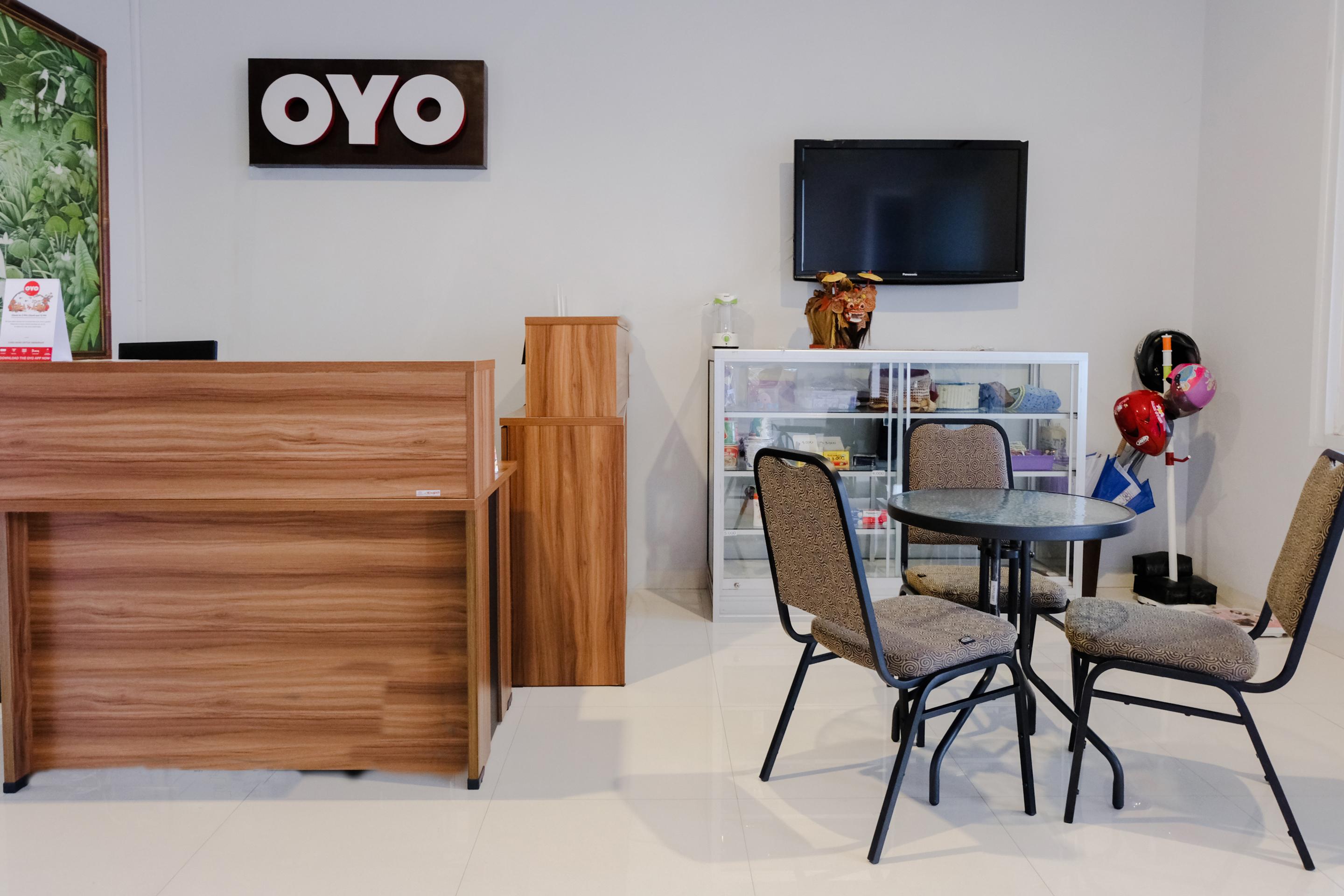 Super Oyo 995 Alice'S Homestay Syariah Jember Exterior photo